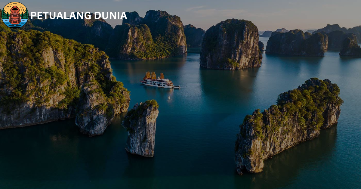 Bai Tu Long Bay - Petualang Dunia