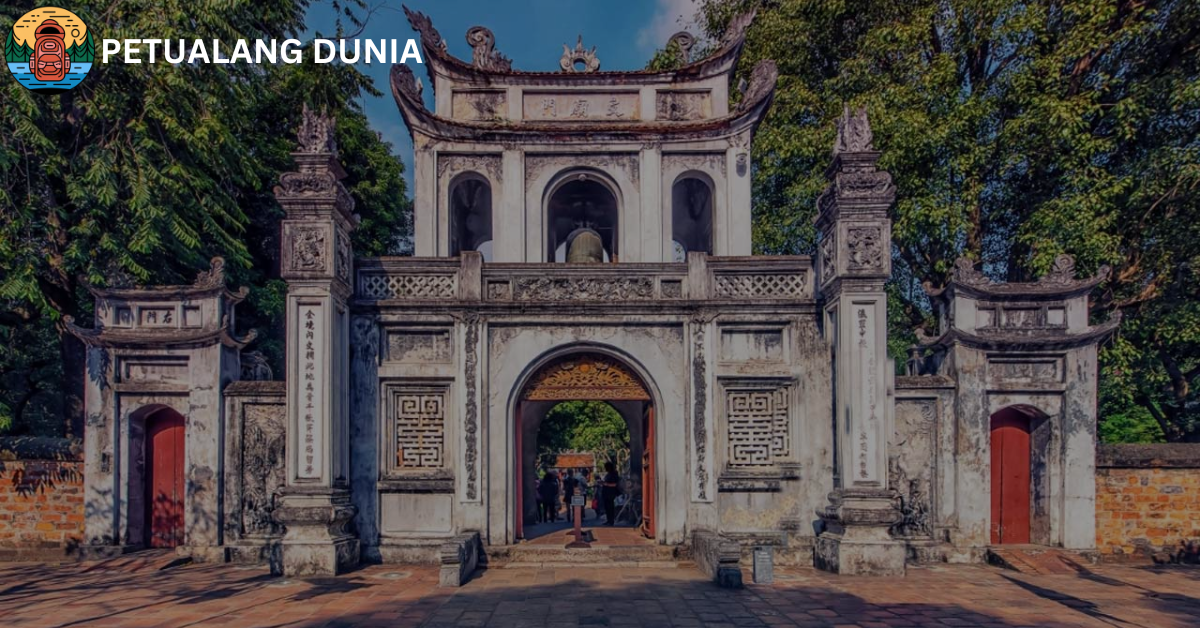 Temple Of Literature - Petualang Dunia