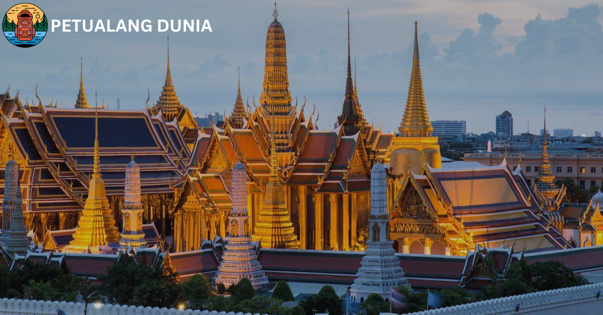 Wat Phra Kaew - Petualang Dunia