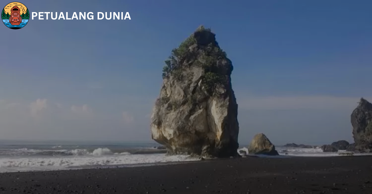 Pantai Watu Godeg - Petualang Dunia