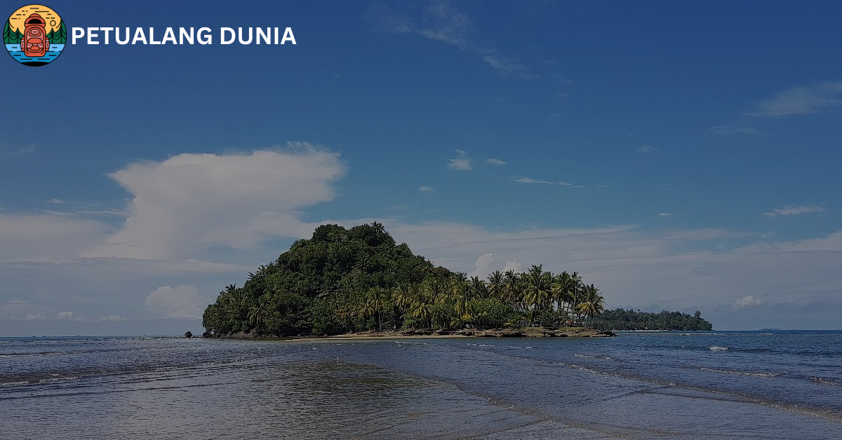 Pantai Air Manis - Petualang Dunia