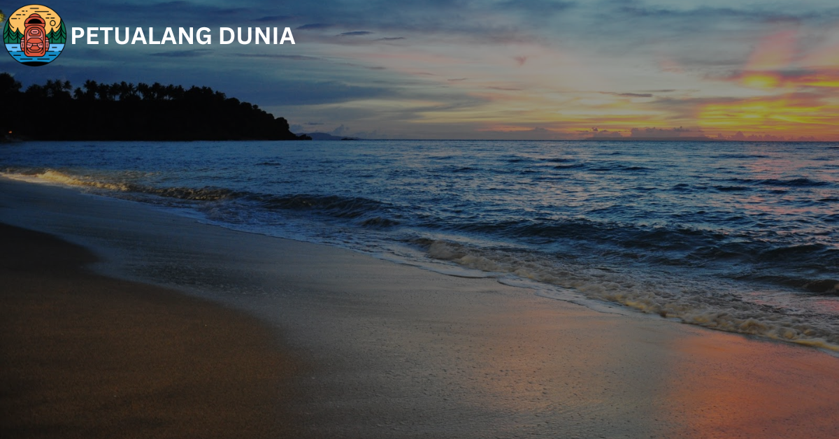 Pantai Senggigi - Petualang Dunia